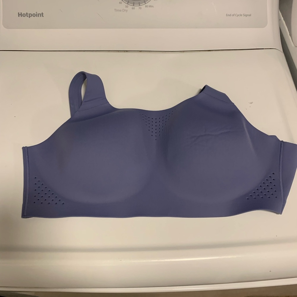 Victoria's Secret featherweight MAX sports bra 36DDD